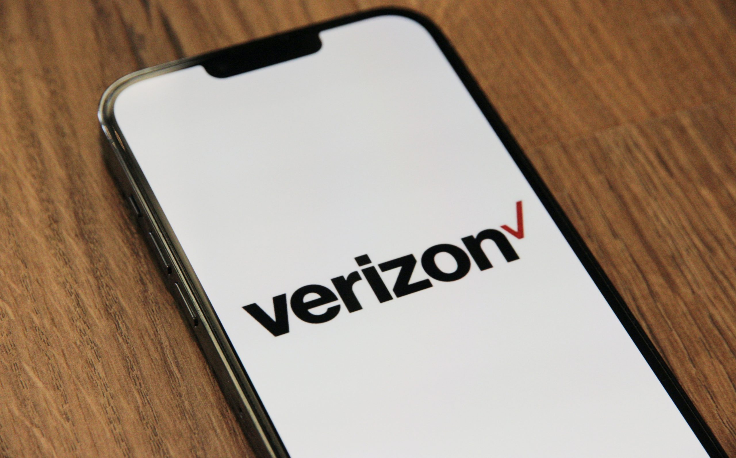Verizon logo smartphone